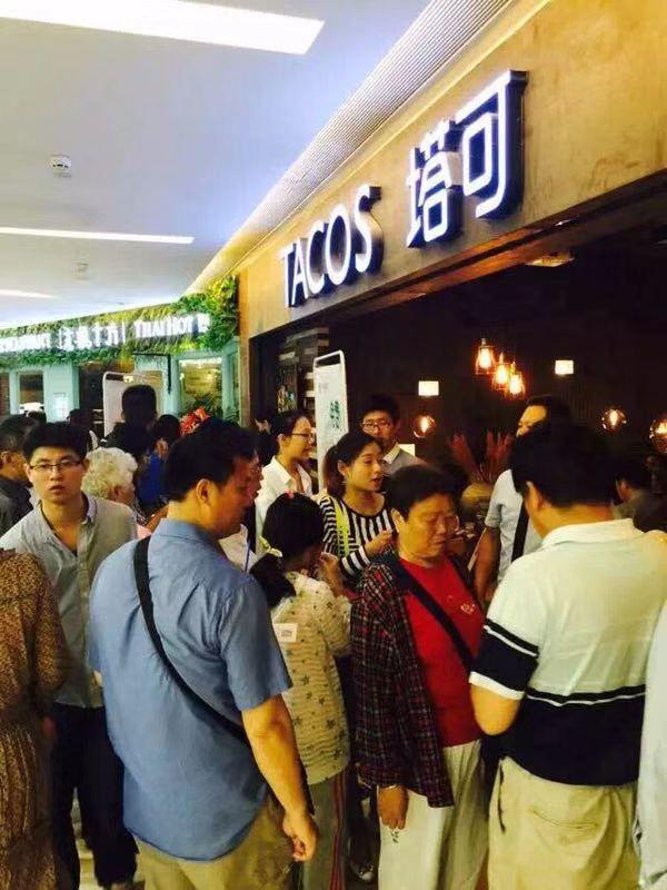 缩小面积，细分爆品开单品店，他的餐厅年营收超过了1个亿！